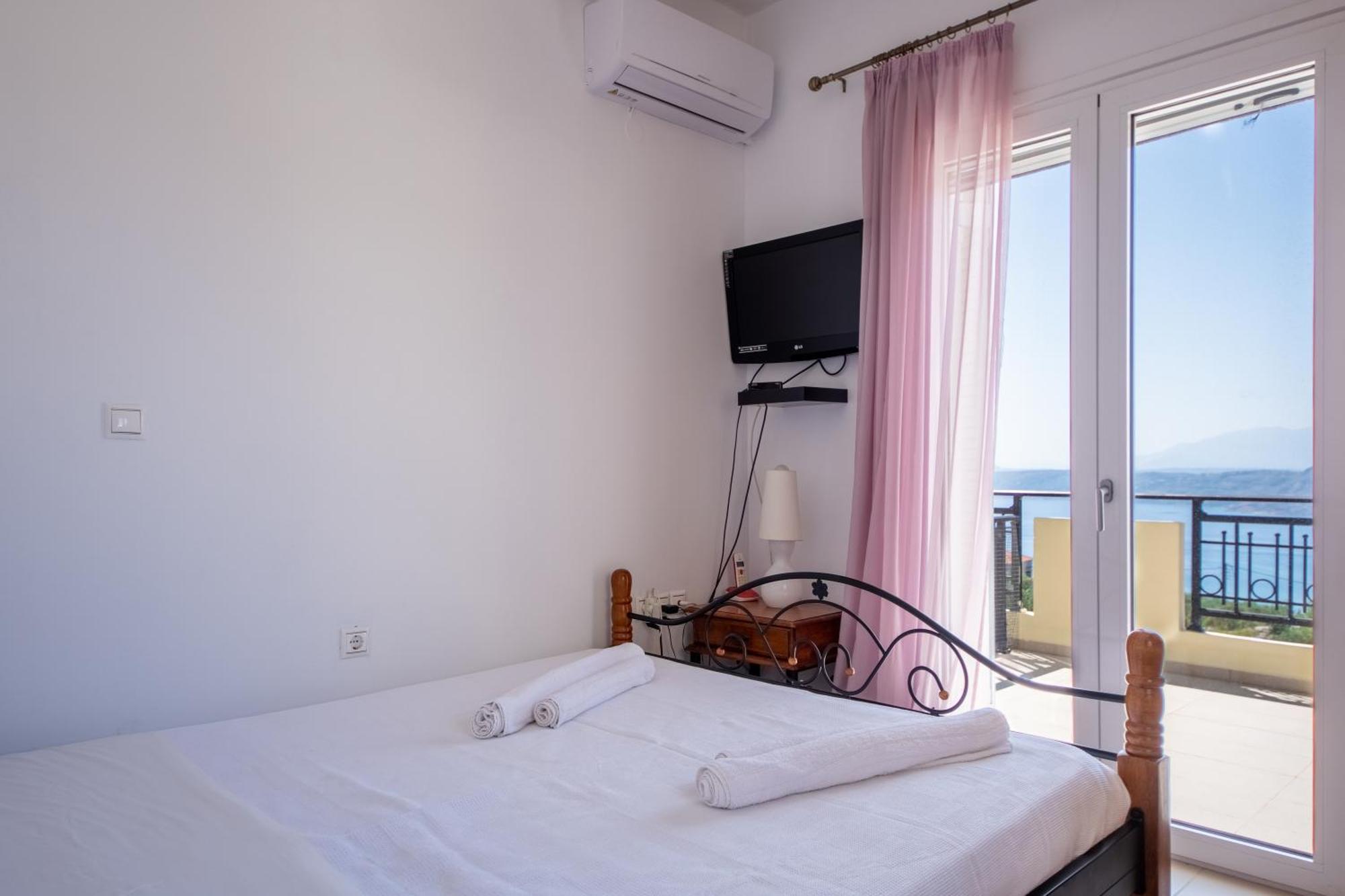 Souda Bay View With Private Pool Near Chania City Екстериор снимка